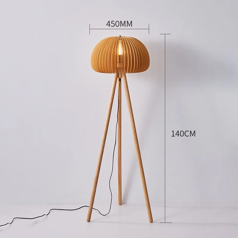 Moderne dekorative Tischlampe mit Holzfuß