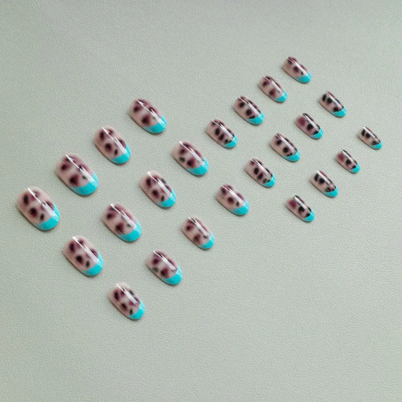 Künstlerische Tierdruck-Nagelkunst
