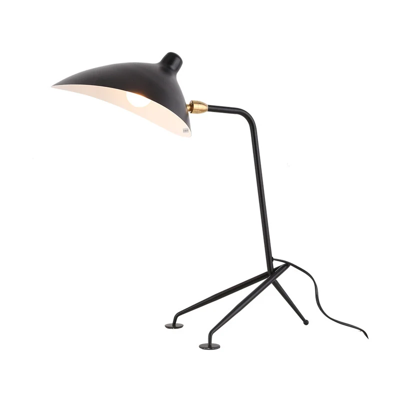 Moderne verstellbare Schreibtischlampe mit minimalistischen Design