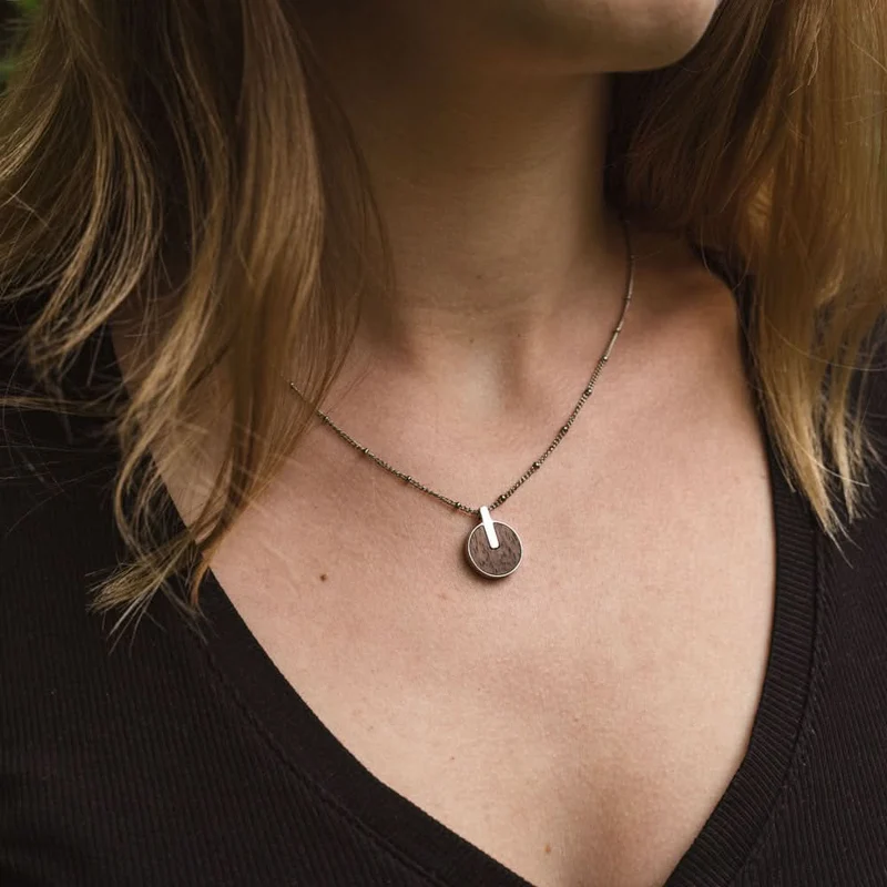 Opacity Halskette mit rundem Holz Anhänger - Holzkern Modell: Jewelry