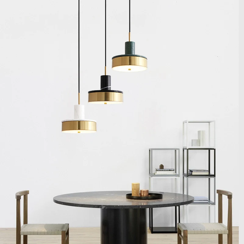 Moderne Marmor- und Goldpendelleuchte