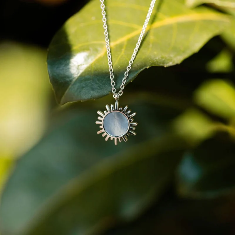 Shade Halskette mit Sonnen Anhänger - Holzkern Modell: Jewelry