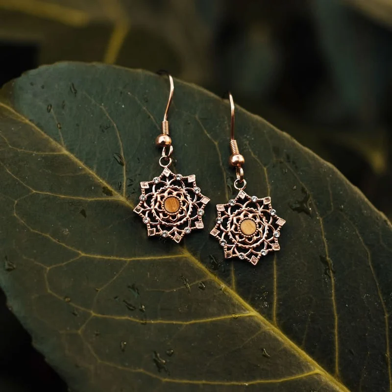 Aphonia Ohrhaenger Schneeflocke aus Holz Holzkern Modell Jewelry