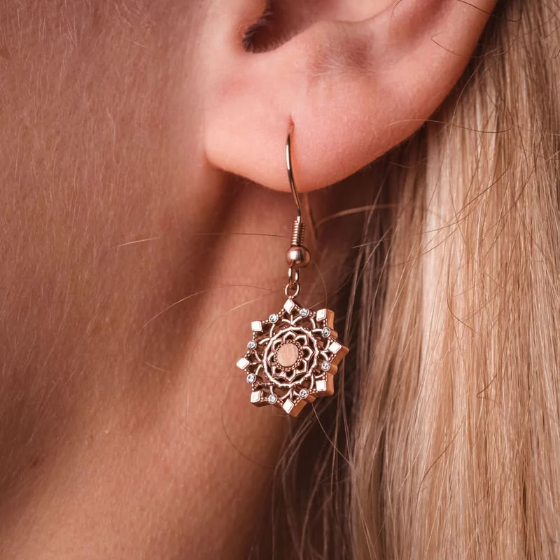 Aphonia Ohrhaenger Schneeflocke aus Holz Holzkern Modell Jewelry