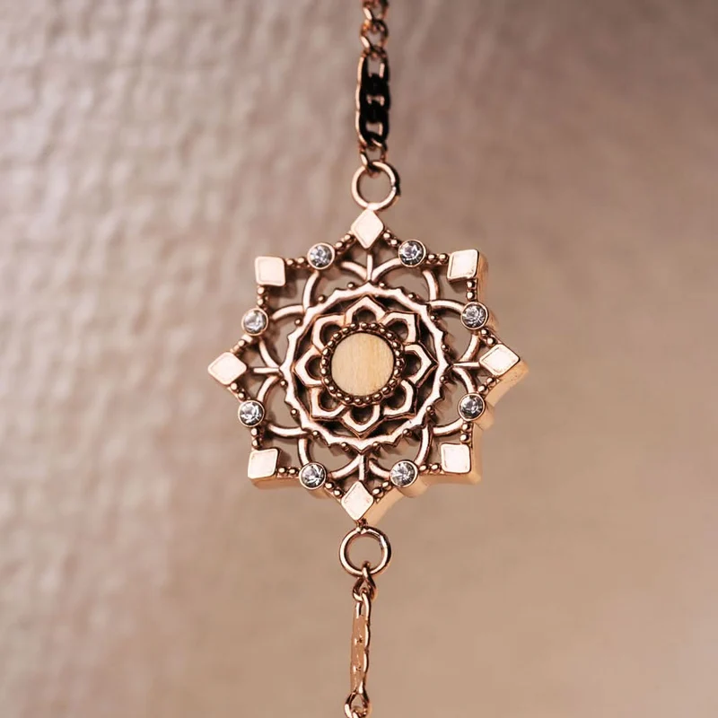 Aphonia Armband mit Schneeflocken Anhänger - Holzkern Modell: Jewelry