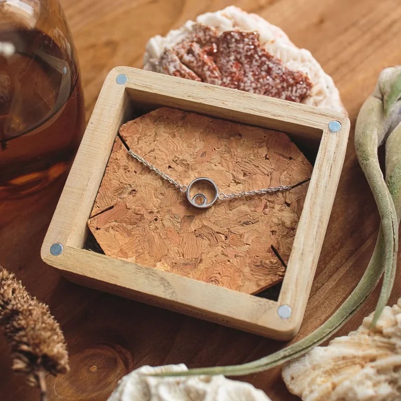 Pigment Halskette mit rundem Anhänger und Holzement - Holzkern Modell: Jewelry