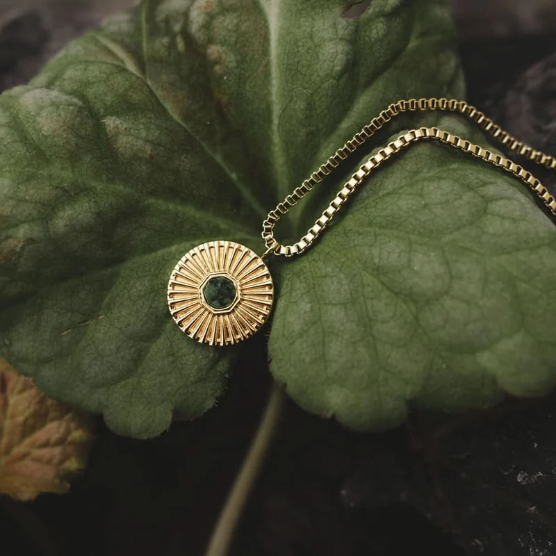 Stencil Halskette mit rundem Anhänger - Holzkern Modell: Jewelry