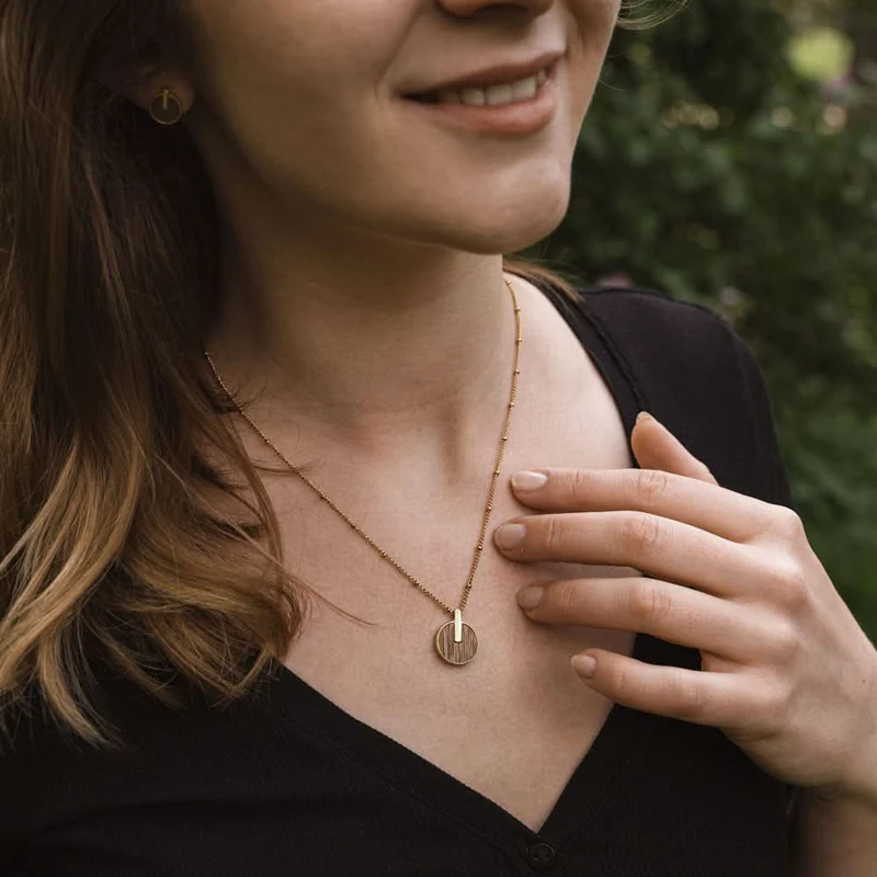 Opacity Halskette mit rundem Holz Anhänger - Holzkern Modell: Jewelry
