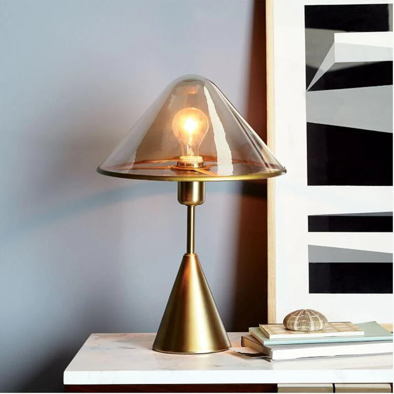 Moderne Kegeltischlampe