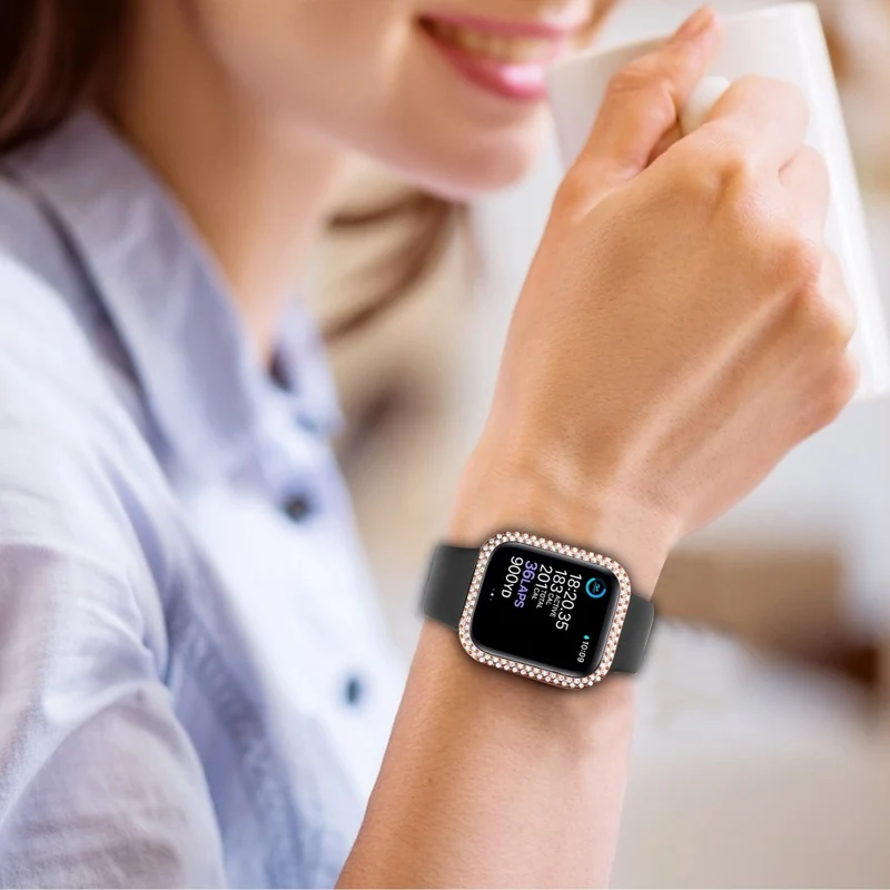 Auffallend Nett Apple Watch Series 8 (45mm) / Apple Watch Series 7 45mm Hülle mit Displayschutz in Plastik, Strass und Gehärtetes Glas