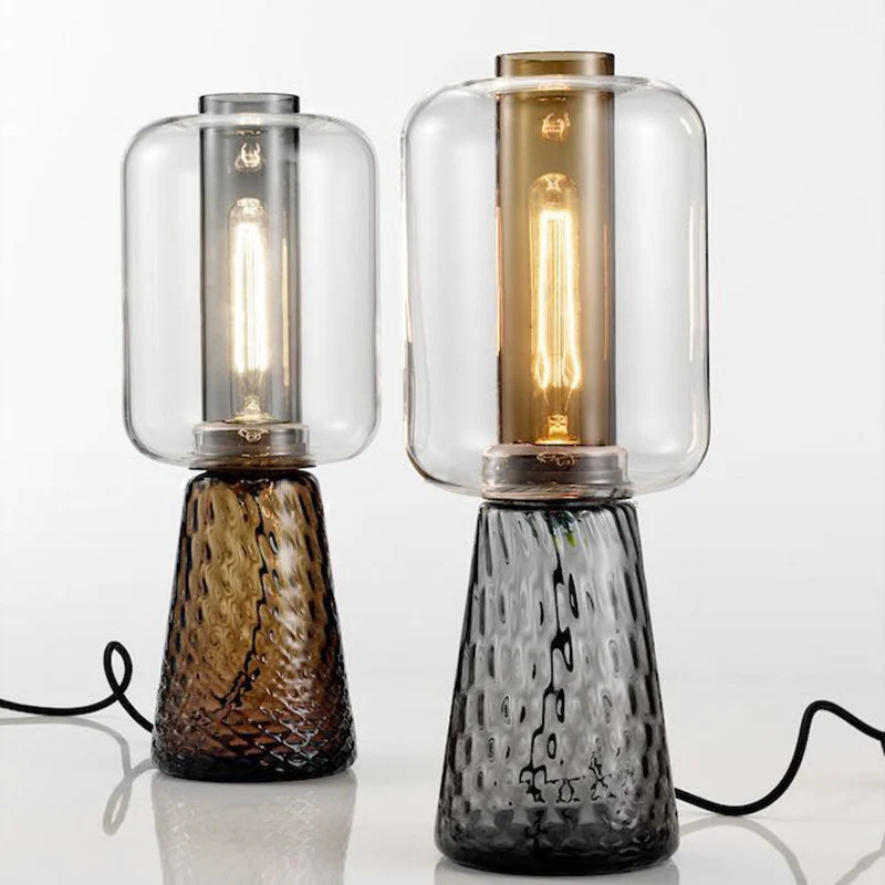 Glas Tischlampe mit strukturiertem Fuß