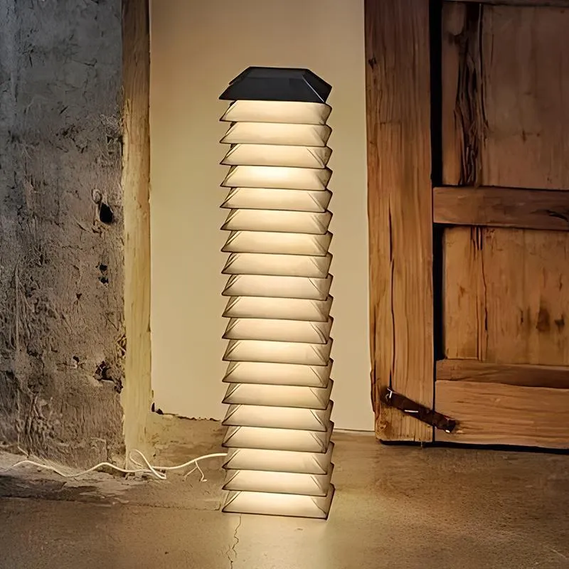 Dekorative Stehlampe mit modernem geometrischen Design