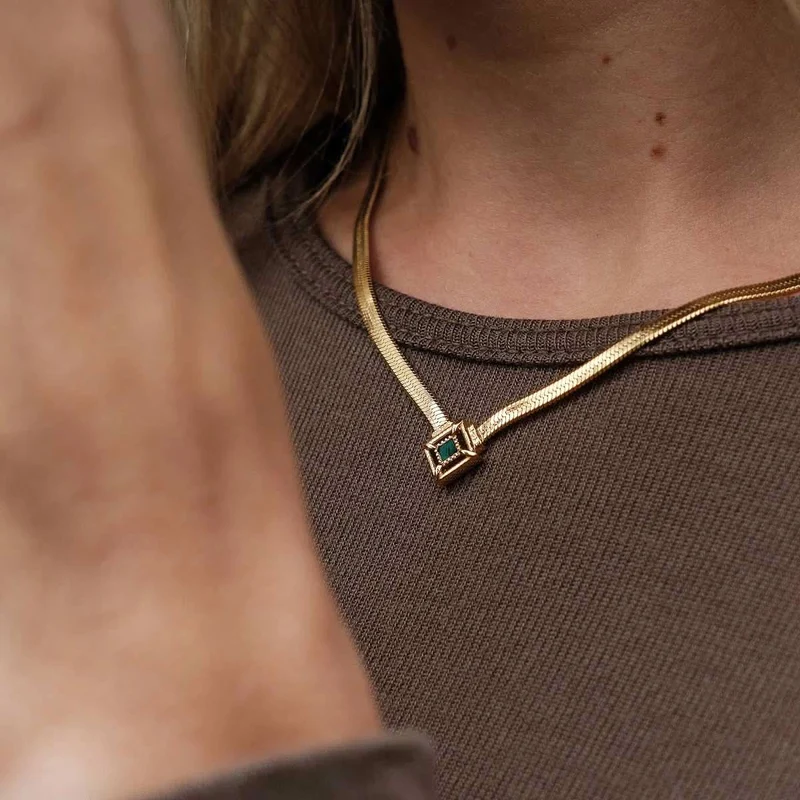 Awakening Halskette (Marmor/Gold) Schlangenkette mit eckigem Anhänger - Holzkern Modell: Jewelry