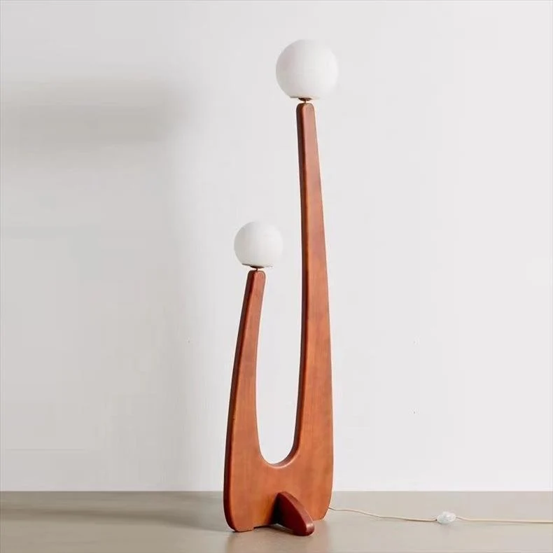 Künstlerische Holzstehlampe