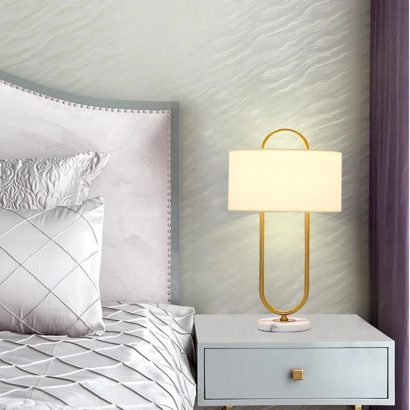 Elegante skulpturale Tischlampe mit Marmorbasis
