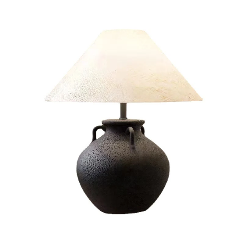 Dekorative Tischlampe mit einzigartigem Keramikfuß