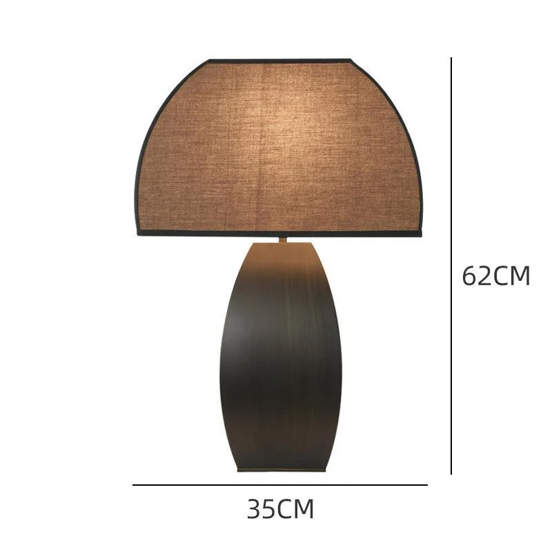 Dekorative Tischlampe mit strukturiertem Schirm