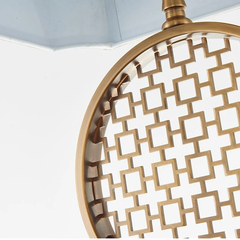 Dekorative Tischlampe mit geometrischem offenen Design