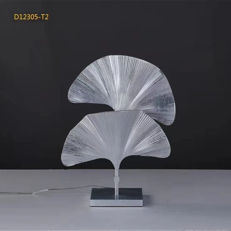 Künstlerische Tischlampe mit Ginkgo-Blatt-Design