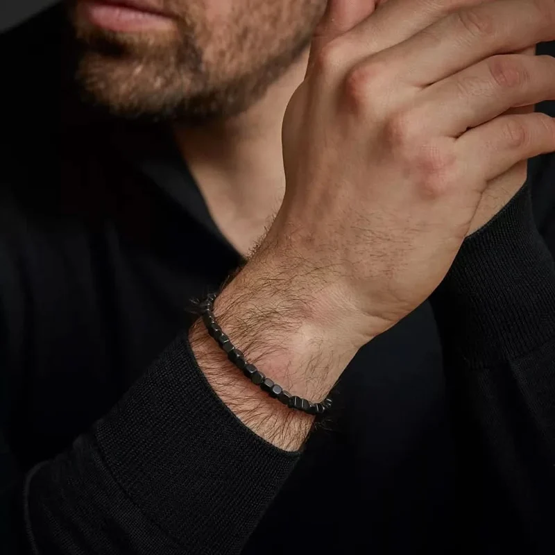 Schwarzes Armband aus Würfelförmigem Blackstone mit Edelstahlverschluss - Rebel&Rose Modell: RR-40079-S-L