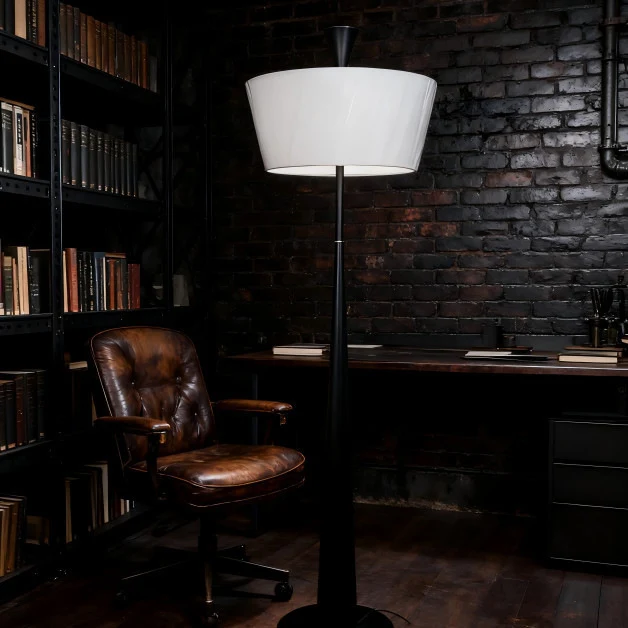 Elegante Stehlampe mit einzigartigem Design