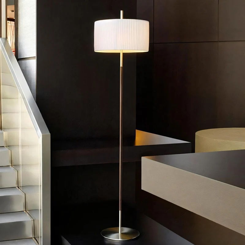 Elegante Stehlampe mit stilvollem Design