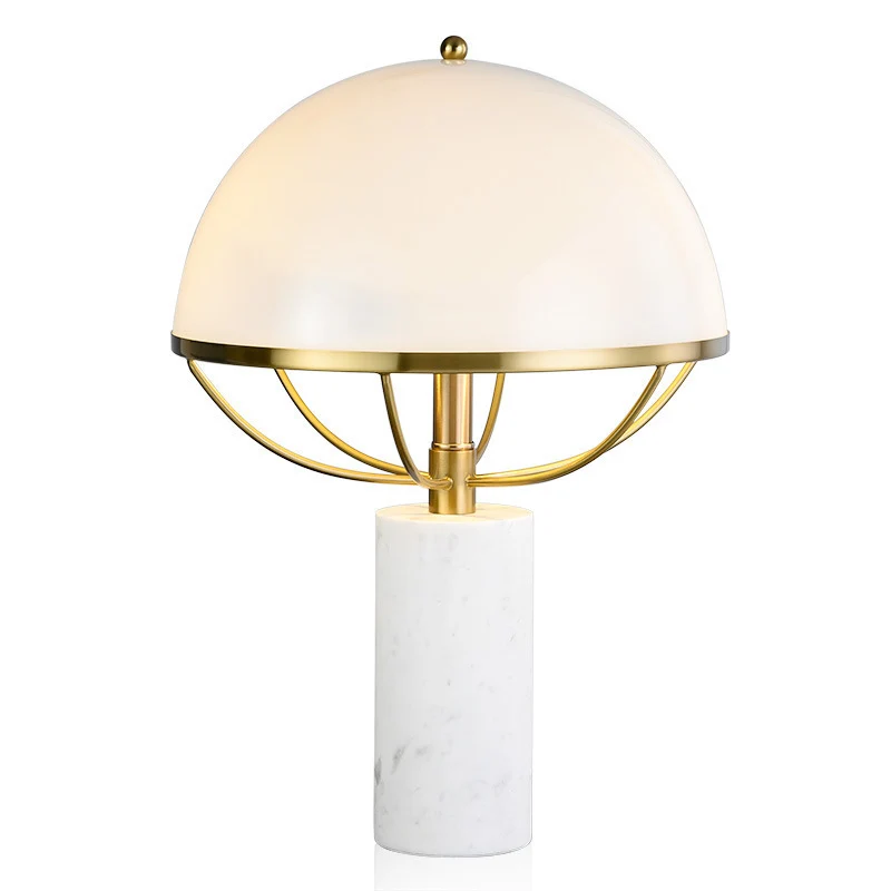 Elegante dekorative Tischlampe mit modernem Marmorfuß
