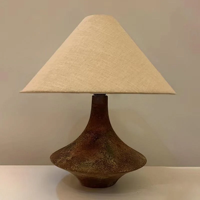 Artisan Tischlampe mit natürlicher Ästhetik