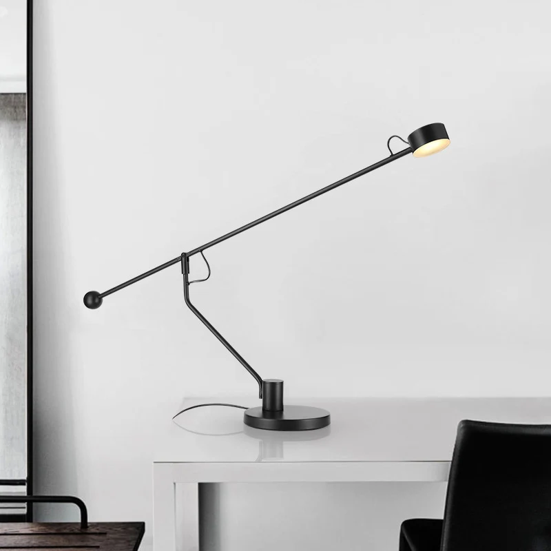 Verstellbare zeitgenössische Schreibtischlampe