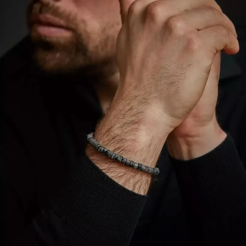 Armband aus 6mm grauen, scheibenförmigem Naturstein mit Edelstahlverschluss - Rebel&Rose Modell: RR-60094-S-M
