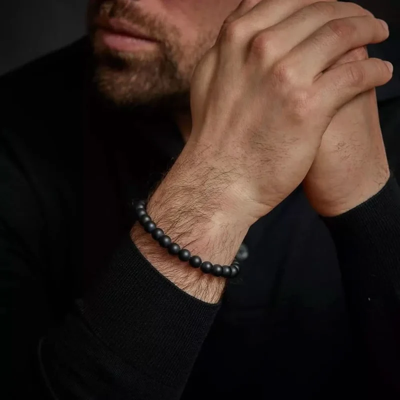 Armband aus 8mm großen schwarzen Edelsteinen mit schwarzem Stahlverschluss - Rebel&Rose Modell: RR-80082-B-L