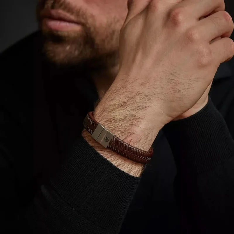 Armband aus 15mm dickem, dunkelbraunem Leder mit Edelstahlverschluss - Rebel&Rose Modell: RR-M0034-S-M