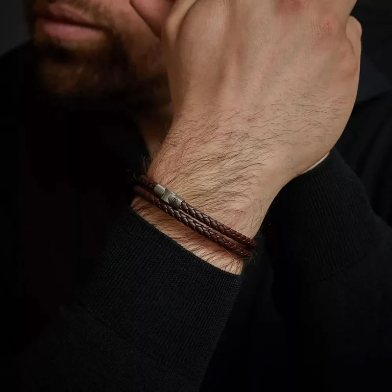 Armband aus zwei 5mm dicken, dunkelbraunen Lederschnüren mit Edelstahlverschluss - Rebel&Rose Modell: RR-M0039-S-L