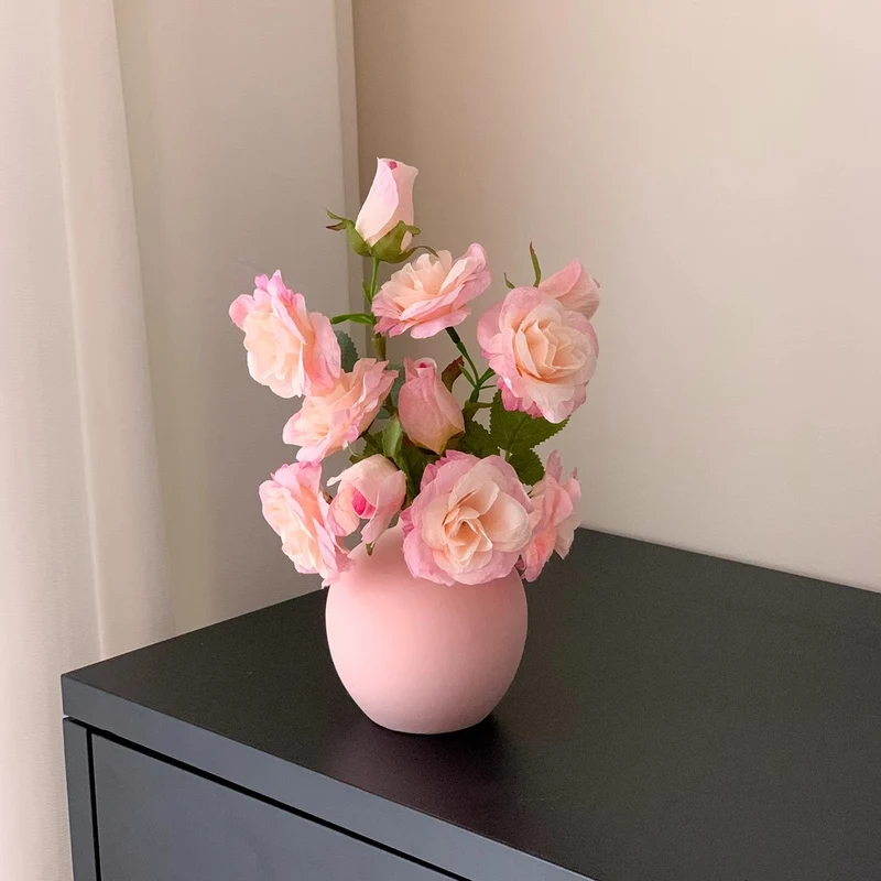 Elegante Stoffblumenarrangement