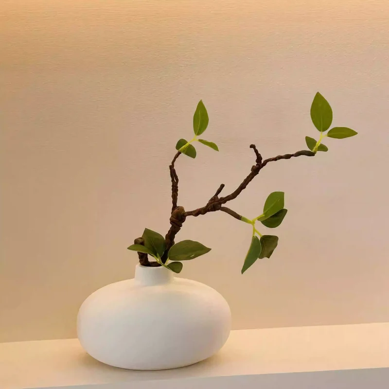 Zeitgenössische dekorative Keramikvase