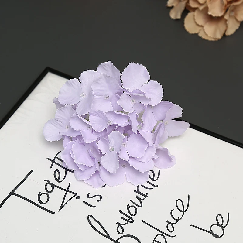 Elegante dekorative Blumenarrangement