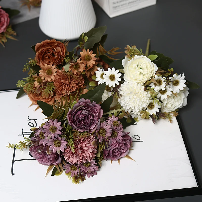 Dekorative Kunstblumenanordnung für die Heimpräsentation