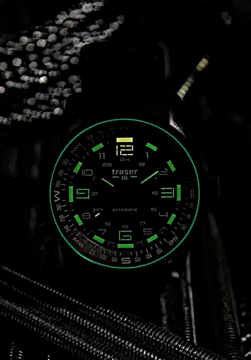 Traser P68 Pathfinder 110594 Herrenuhr • Trigalight T100
