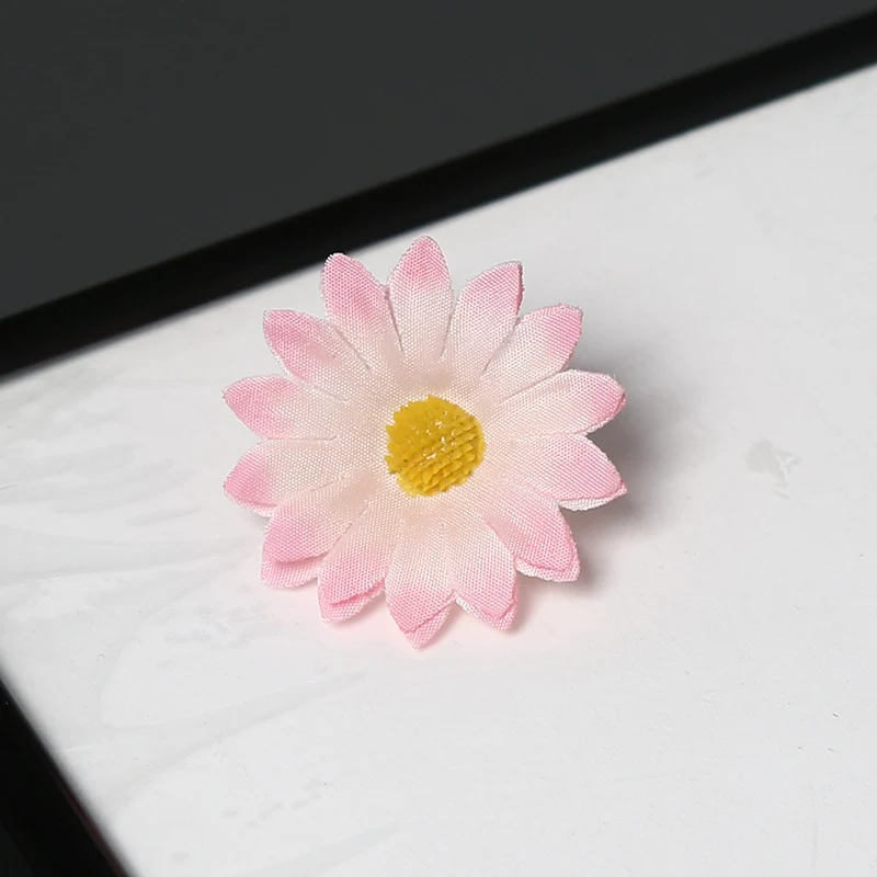 Elegante Stoff Margeritenblume Brosche für dekorativen Gebrauch