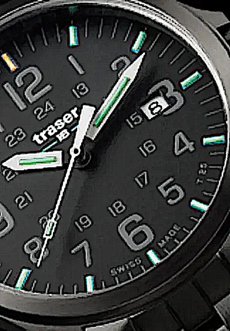 Traser P67 Officer Pro 107868 Uhr • Trigalight • Swiss Made