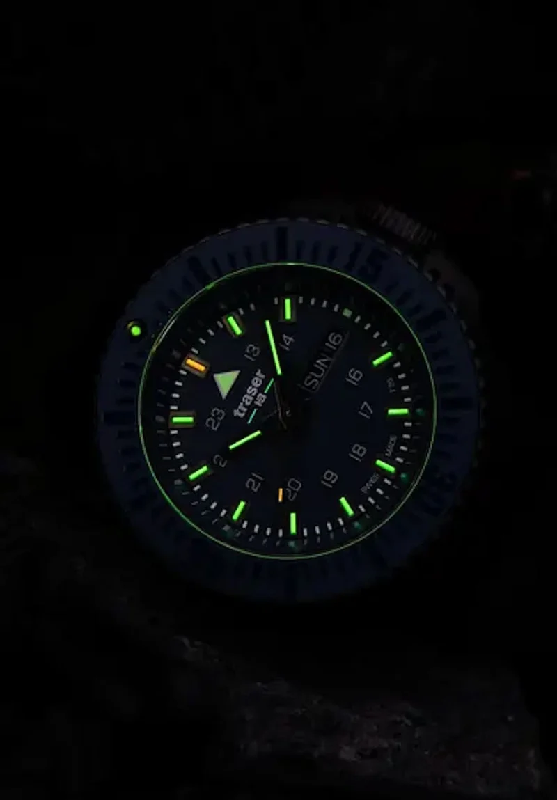Traser P69 Black Stealth 109857 Herrenuhr • Trigalight H3 • Swiss Made
