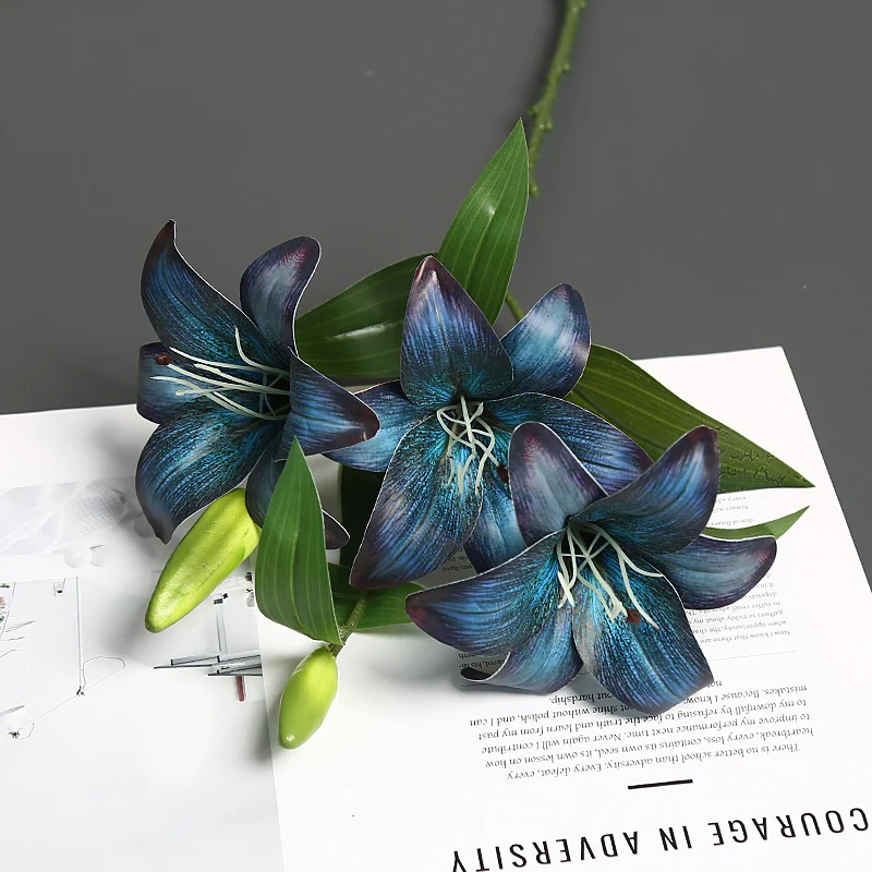 Lebensechte Lilienstängel-Anordnung