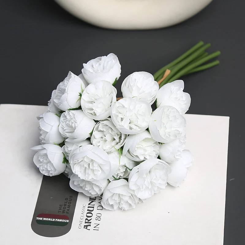Realistischer Kunstblumenstrauß