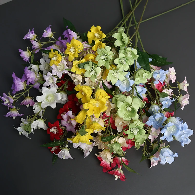 Florale Akzentstängel für die Wohnkultur-Darstellung