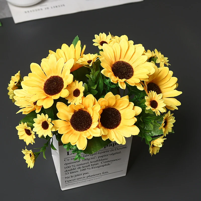 Dekorativer Sonnenblumenstrauß für die Wohnkultur Anzeige