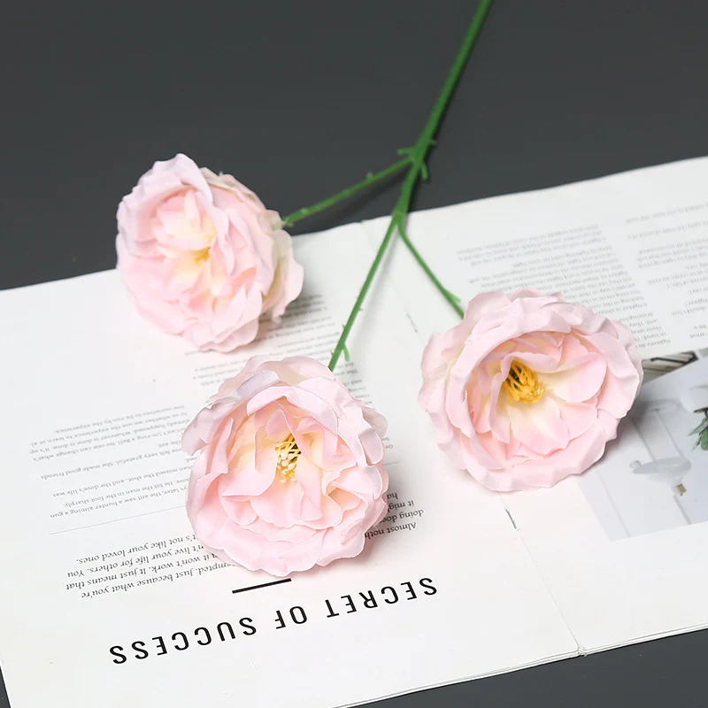 Elegante Seidenblume mit Stiel für die Wohnkultur dekorieren