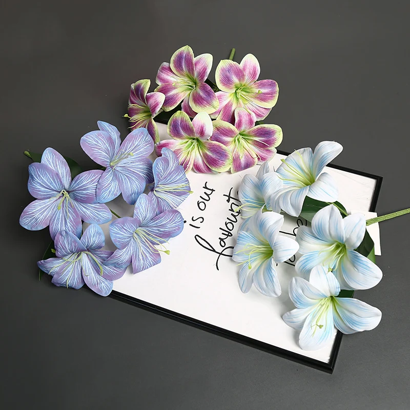 Dekoratives künstliches Blumenarrangement für Zuhause