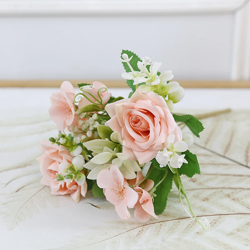 Dekorative Blumenarrangements für die Wohnkultur