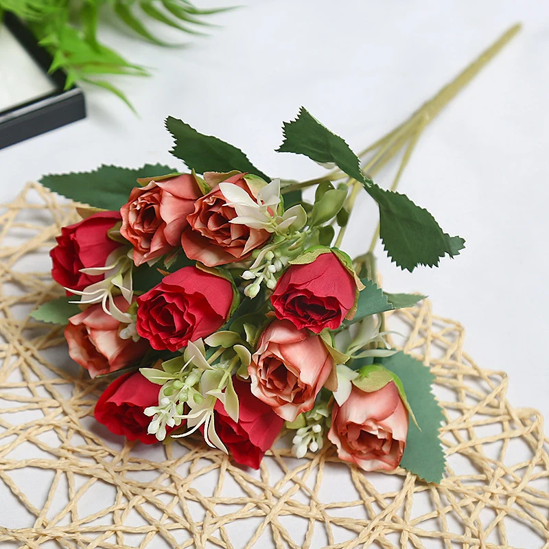 Künstlicher Blumenstrauß für die Wohnkultur