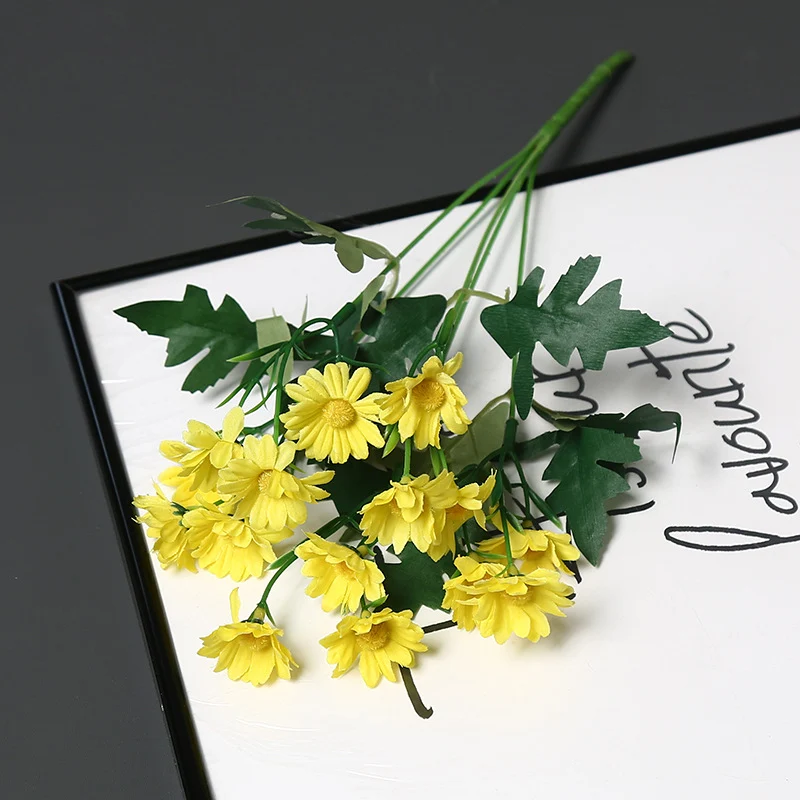 Dekorative Blumenarrangements für die Wohnkultur